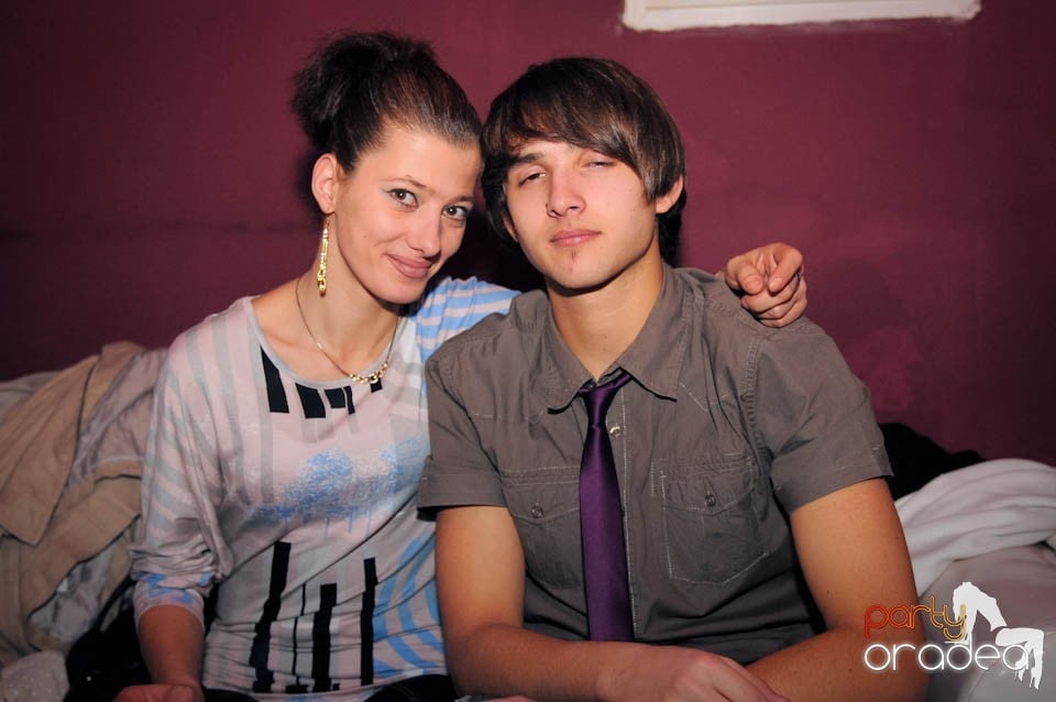 Black & White Party în Atti's, 