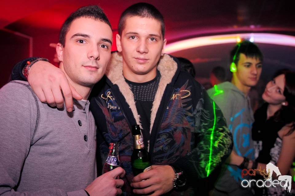 Black & White Party în Atti's, 