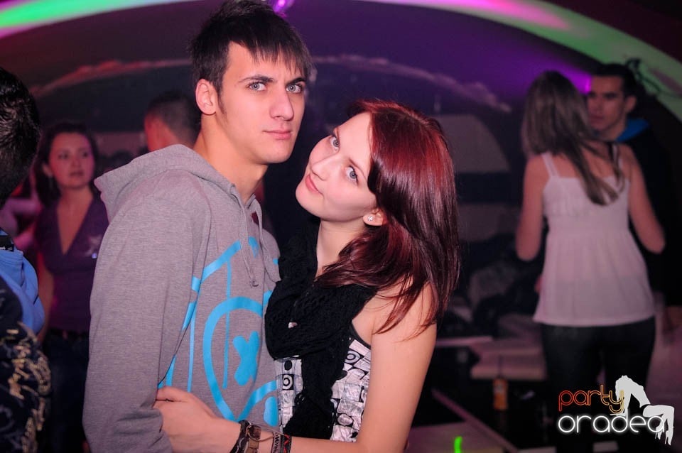 Black & White Party în Atti's, 