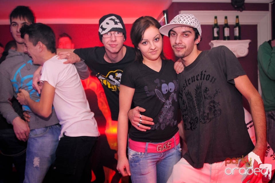 Black & White Party în Atti's, 