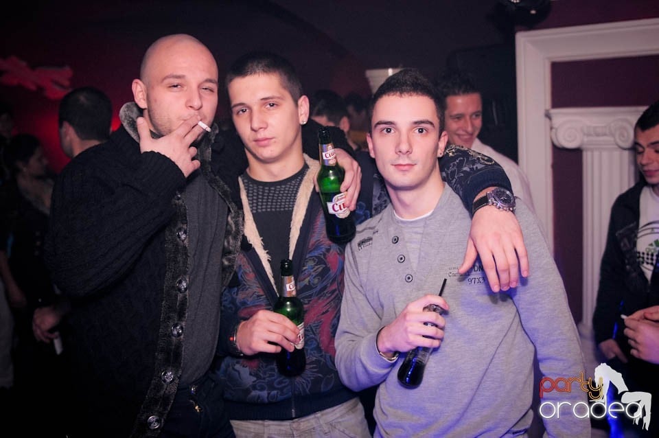 Black & White Party în Atti's, 