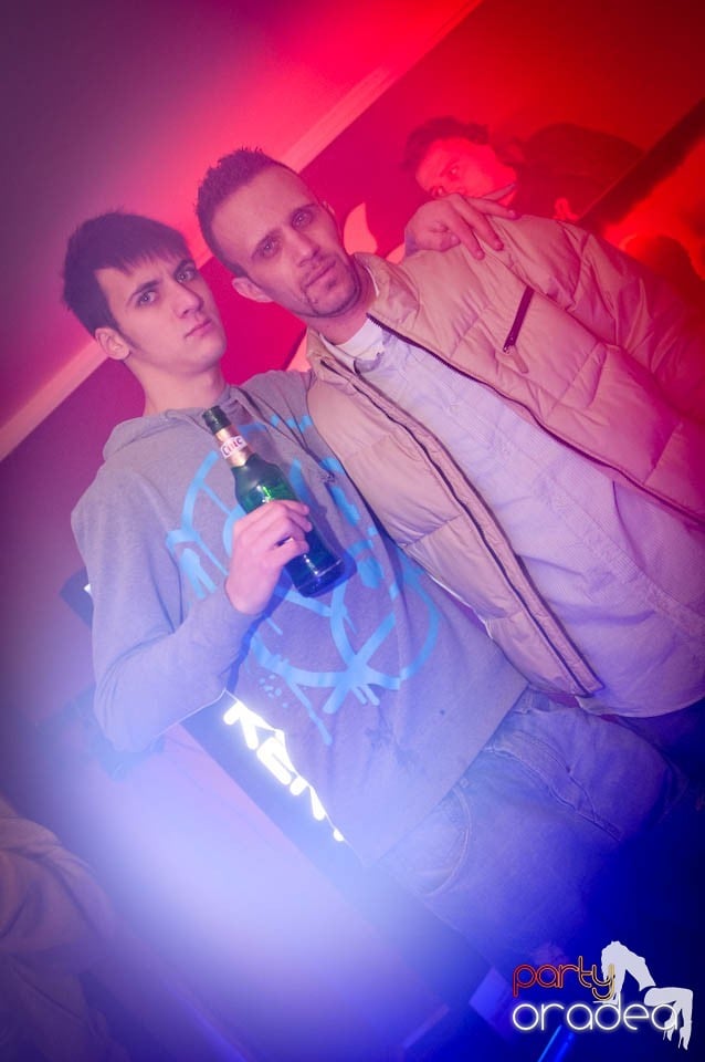 Black & White Party în Atti's, 