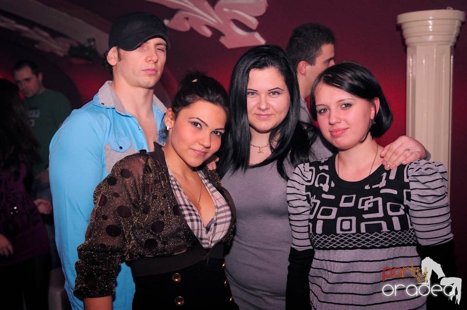 Black & White Party în Atti's, 