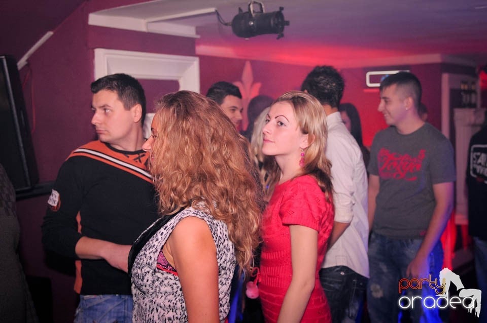 Black & White Party în Atti's, 