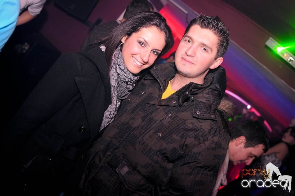 Black & White Party în Atti's, 