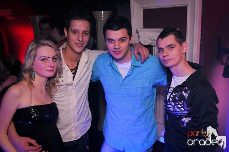 Black & White Party în Atti's, 