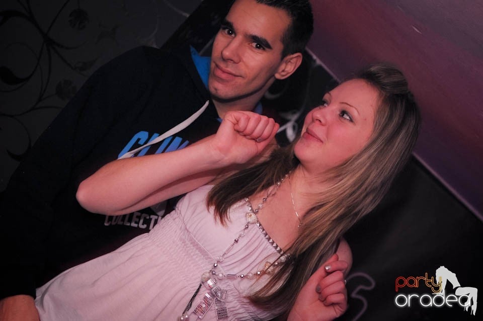 Black & White Party în Atti's, 