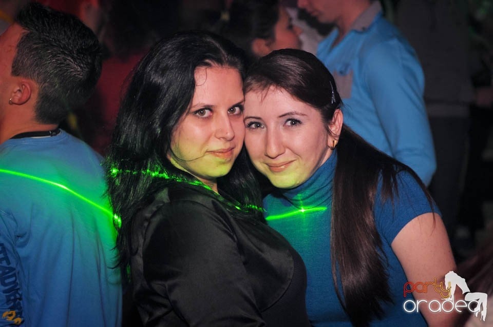 Black & White Party în Atti's, 