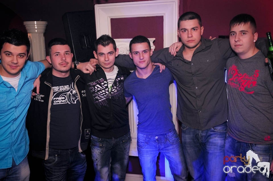 Black & White Party în Atti's, 