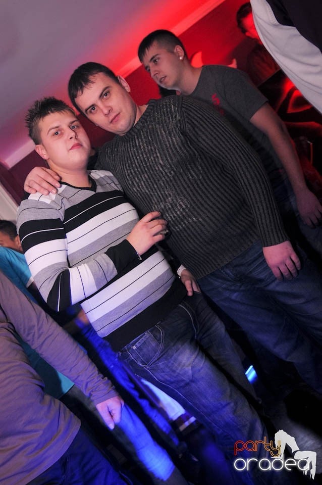 Black & White Party în Atti's, 