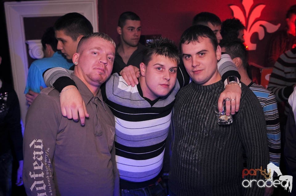 Black & White Party în Atti's, 