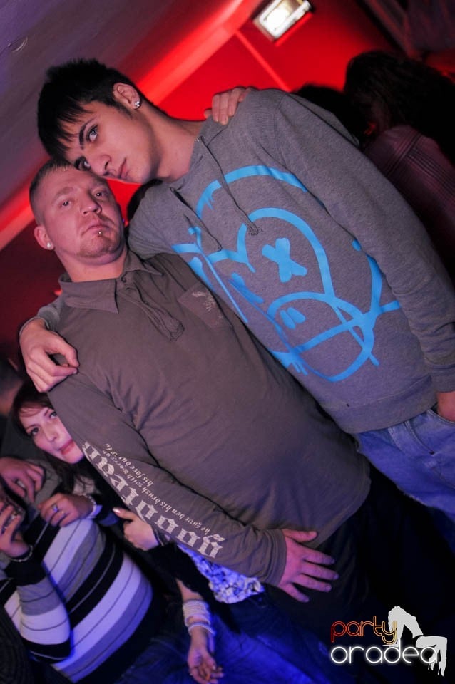 Black & White Party în Atti's, 