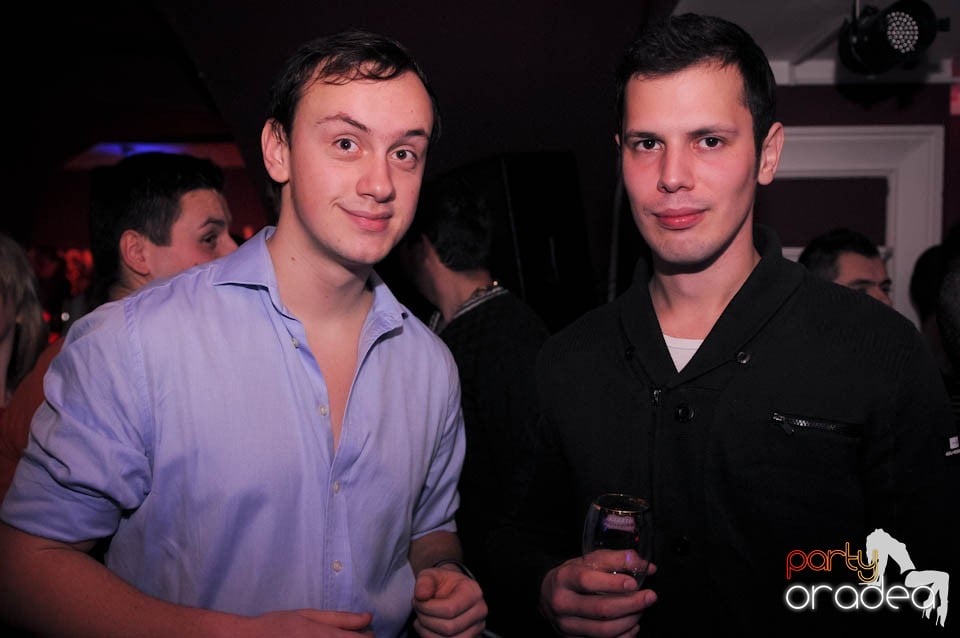 Black & White Party în Atti's, 