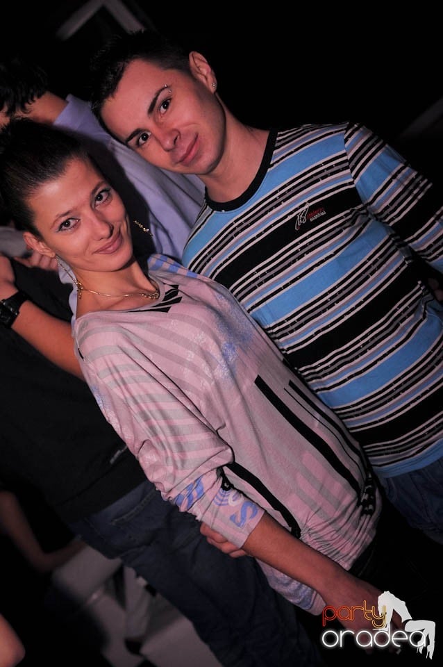 Black & White Party în Atti's, 