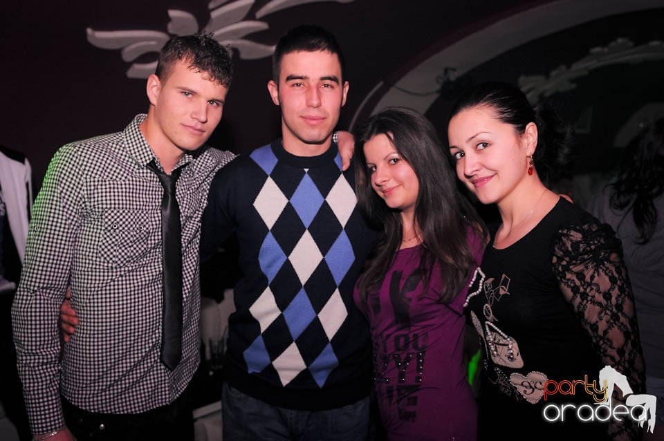 Black & White Party în Atti's, 