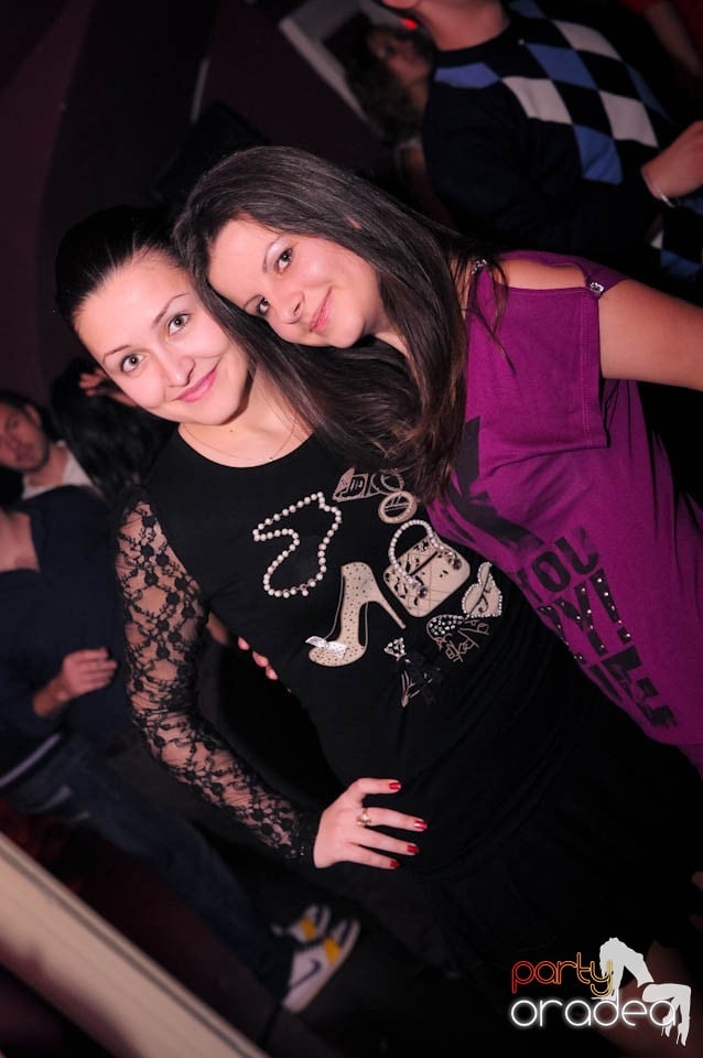 Black & White Party în Atti's, 