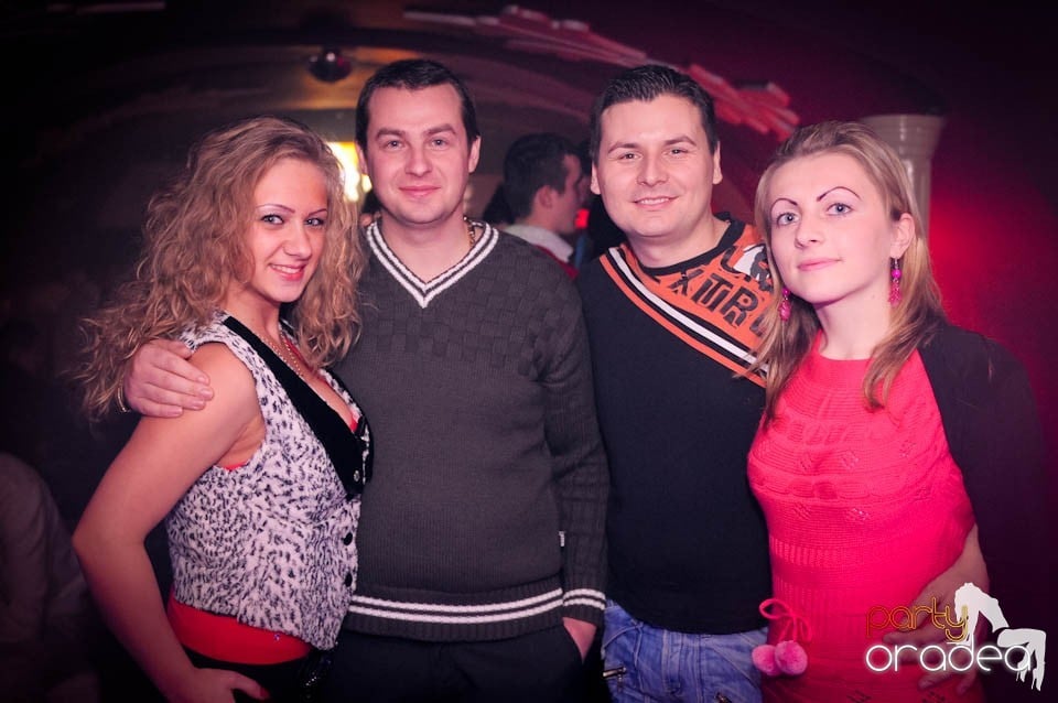 Black & White Party în Atti's, 