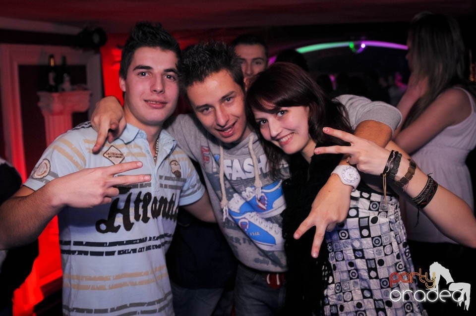 Black & White Party în Atti's, 