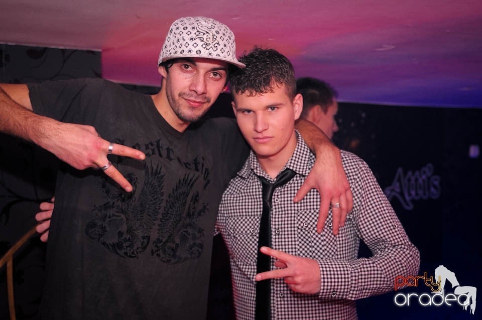 Black & White Party în Atti's, 