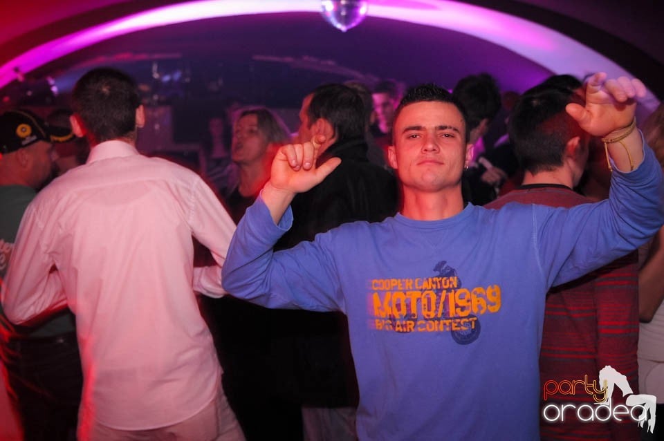 Black & White Party în Atti's, 