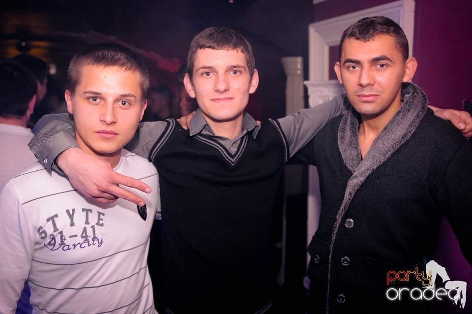 Black & White Party în Atti's, 