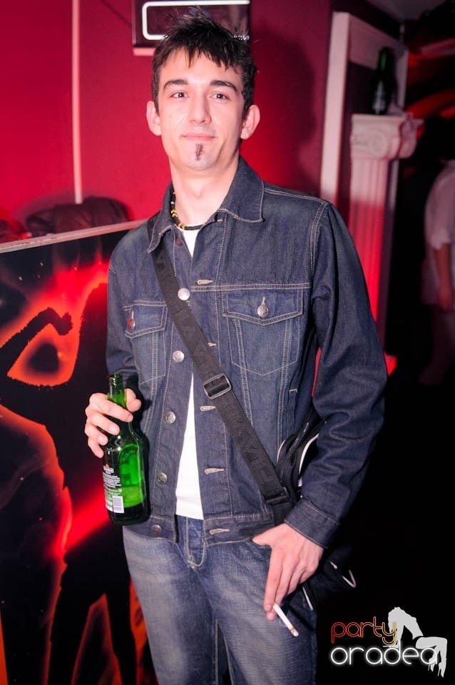 Black & White Party în Atti's, 