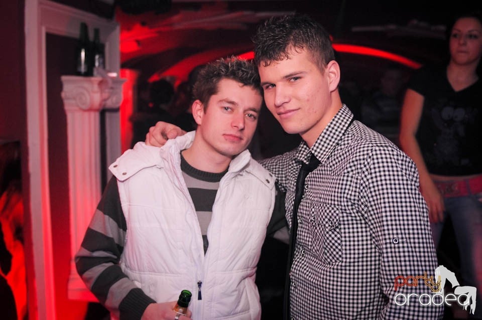 Black & White Party în Atti's, 