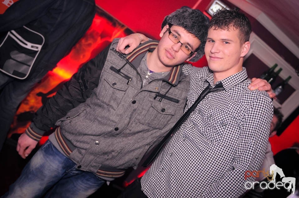 Black & White Party în Atti's, 