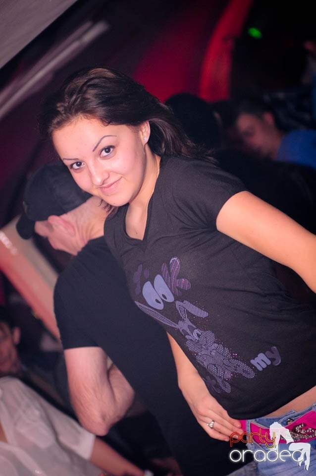 Black & White Party în Atti's, 