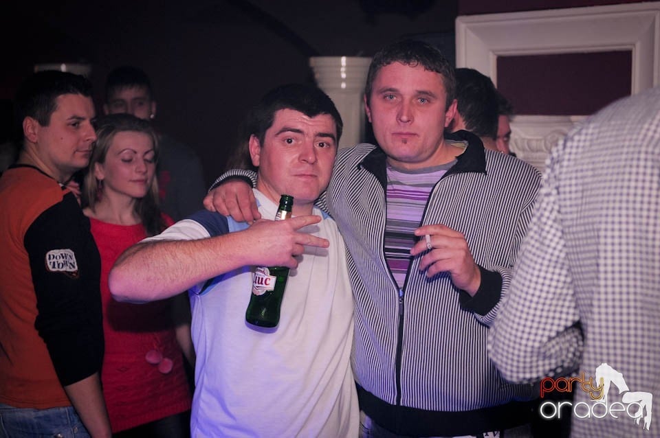 Black & White Party în Atti's, 