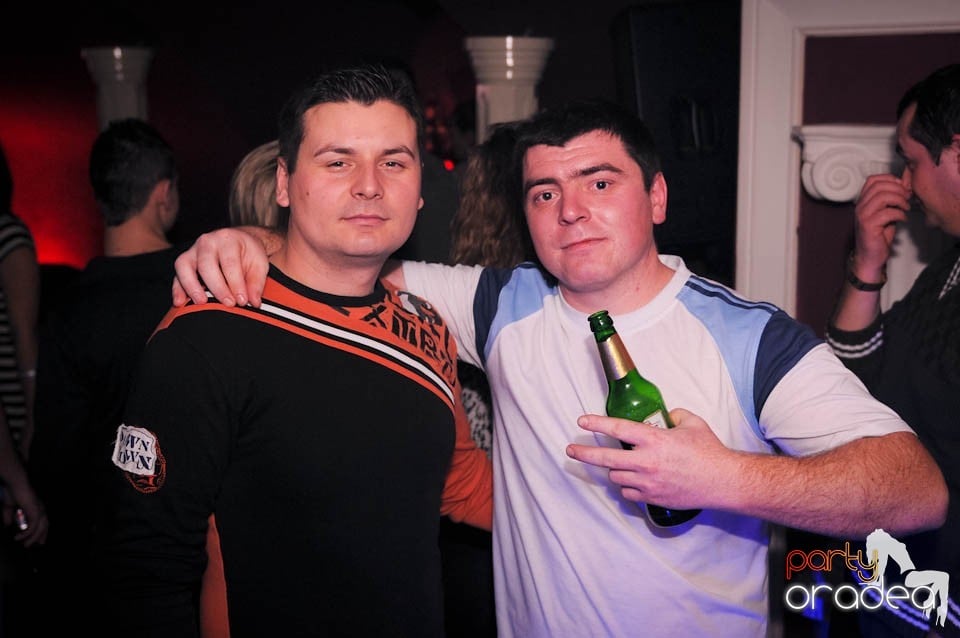 Black & White Party în Atti's, 