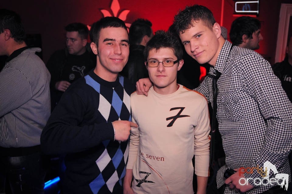 Black & White Party în Atti's, 