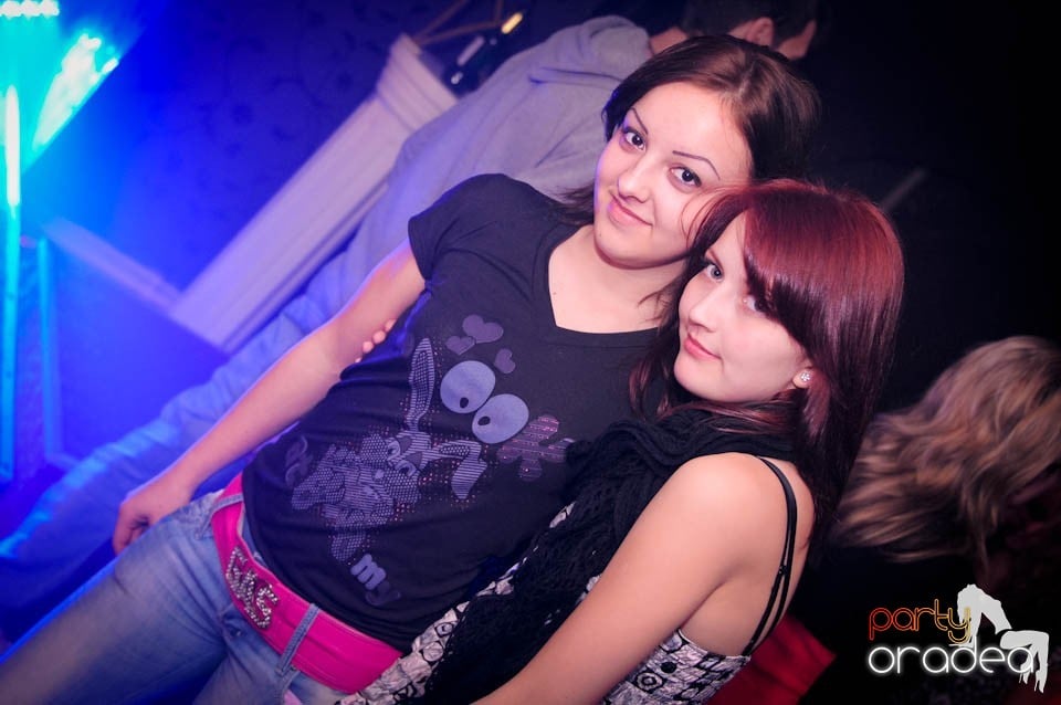 Black & White Party în Atti's, 
