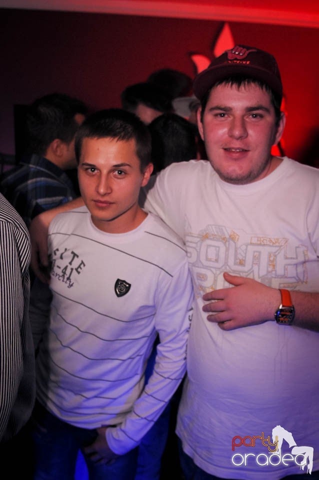 Black & White Party în Atti's, 