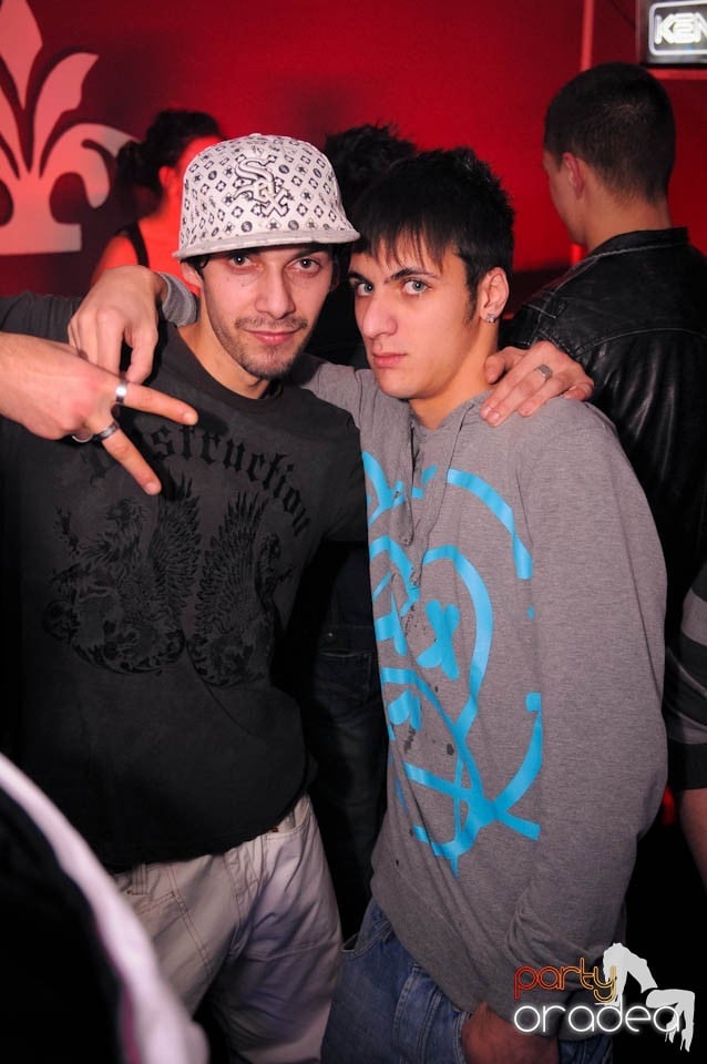 Black & White Party în Atti's, 