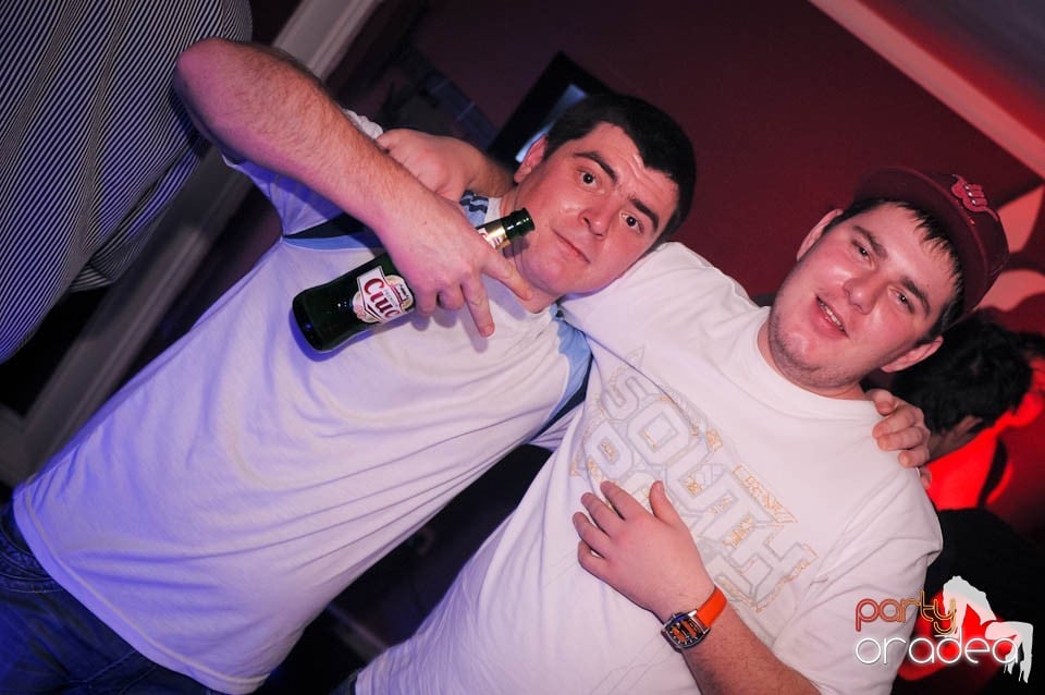 Black & White Party în Atti's, 