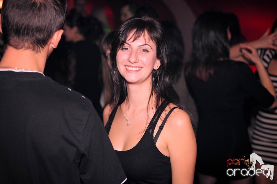 Black & White Party în Atti's, 