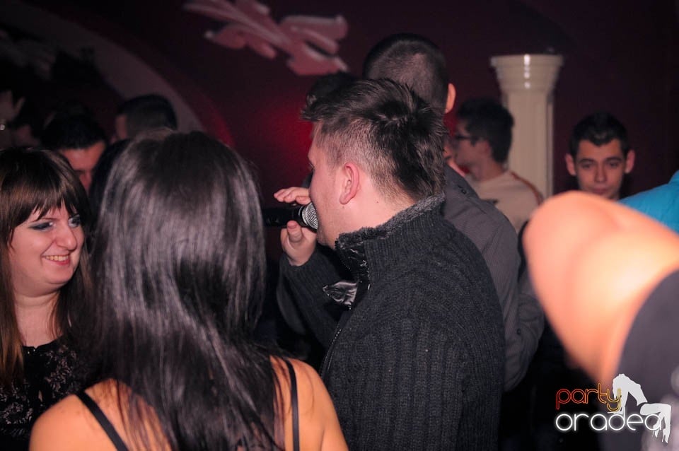 Black & White Party în Atti's, 