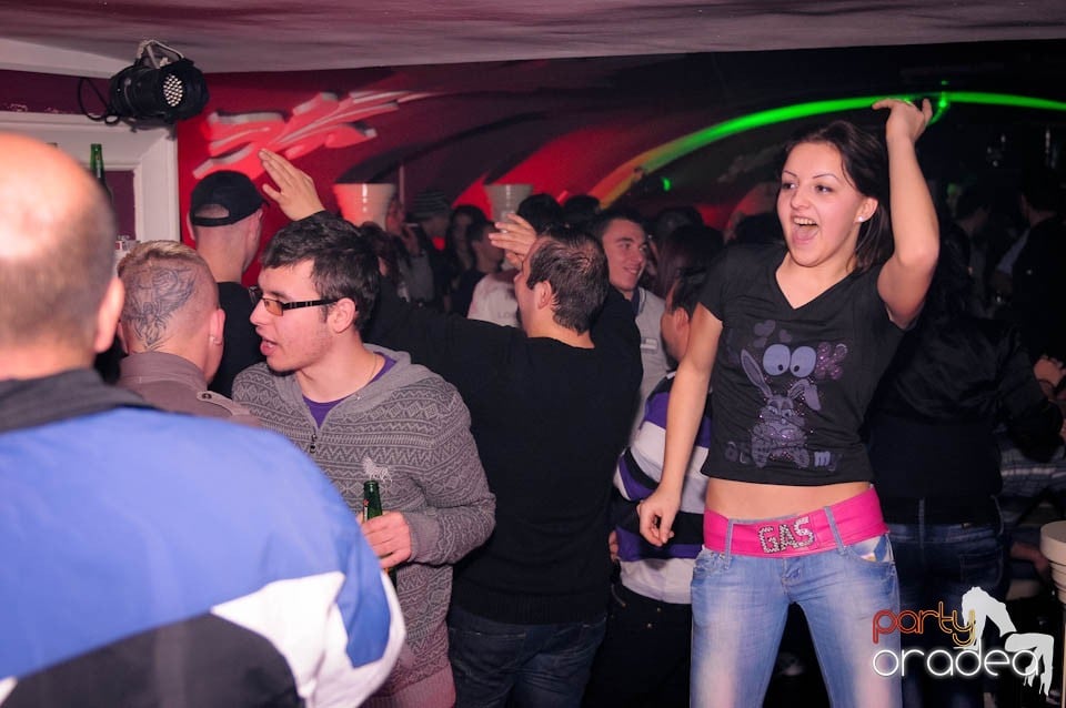 Black & White Party în Atti's, 