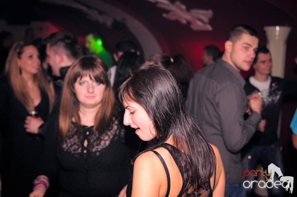 Black & White Party în Atti's, 