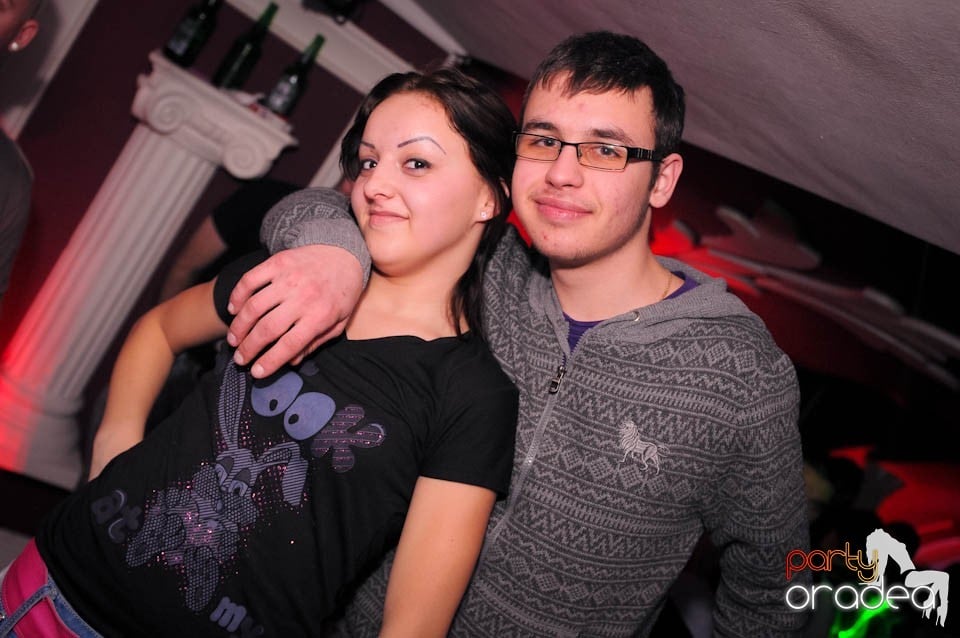 Black & White Party în Atti's, 