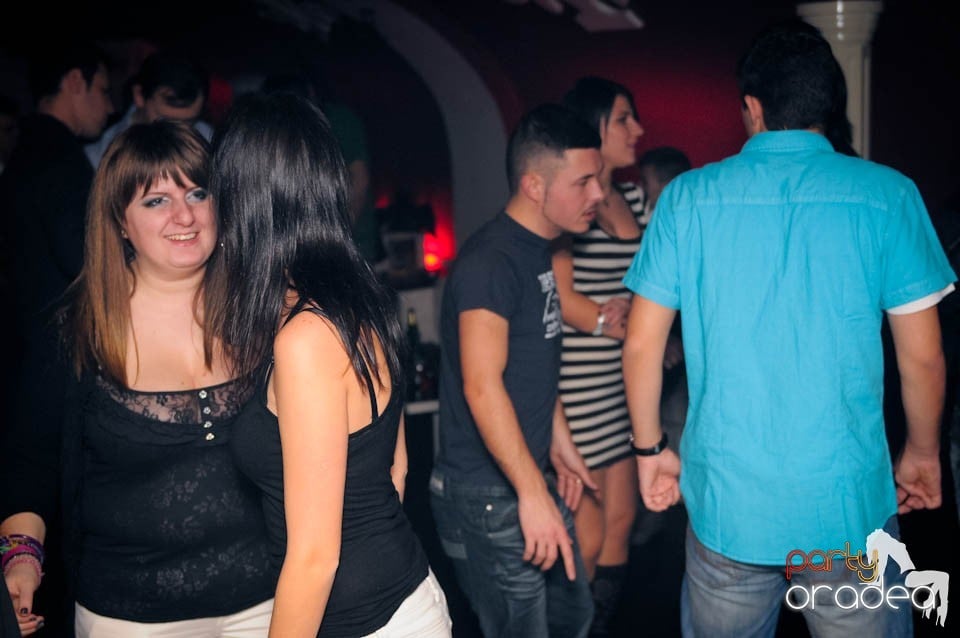 Black & White Party în Atti's, 