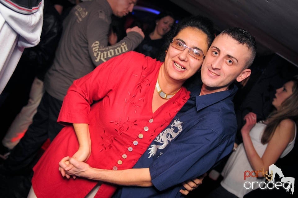 Black & White Party în Atti's, 