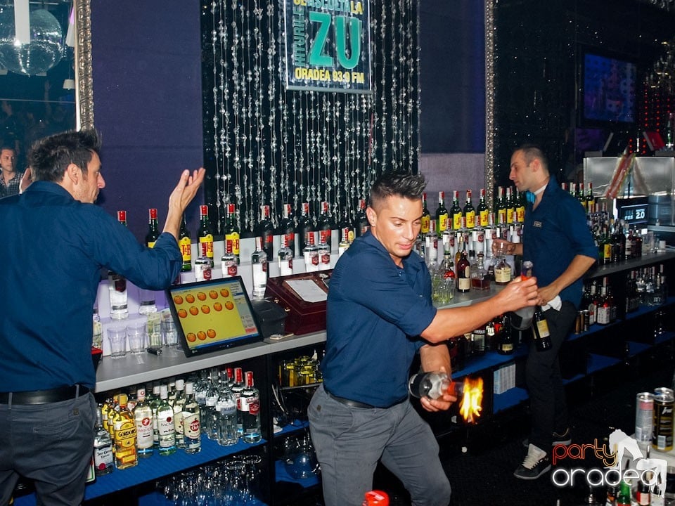 Black & White Party în The One Café & Club, 