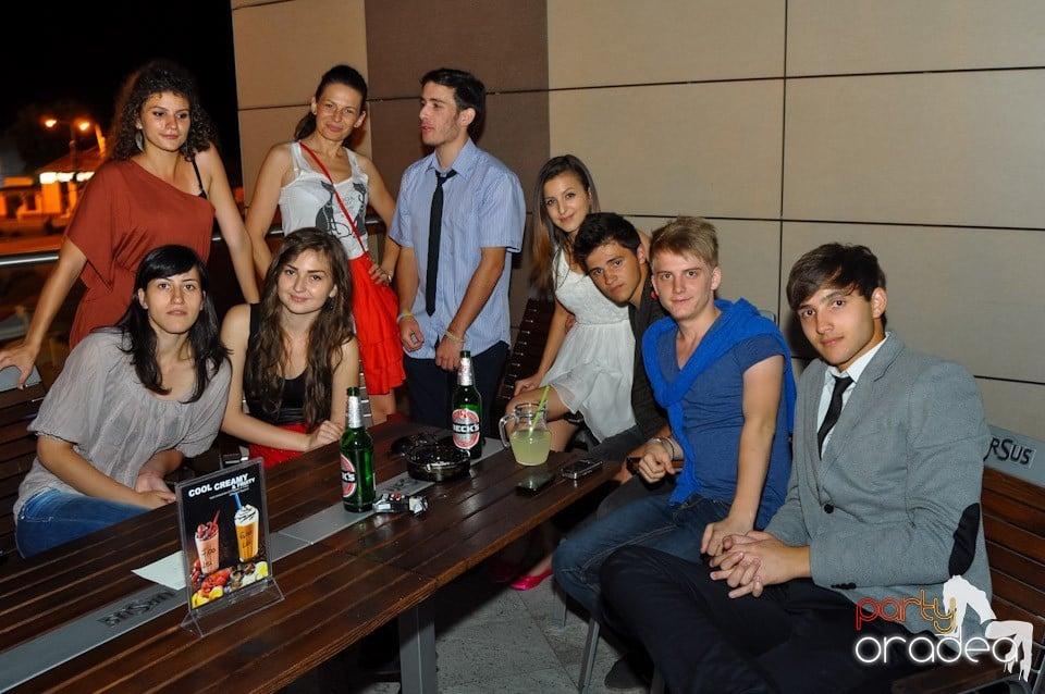 Blondy's Art Café: Dance all night!, 