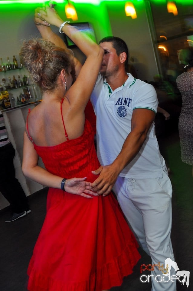 Blondy's Art Café: Dance all night!, 