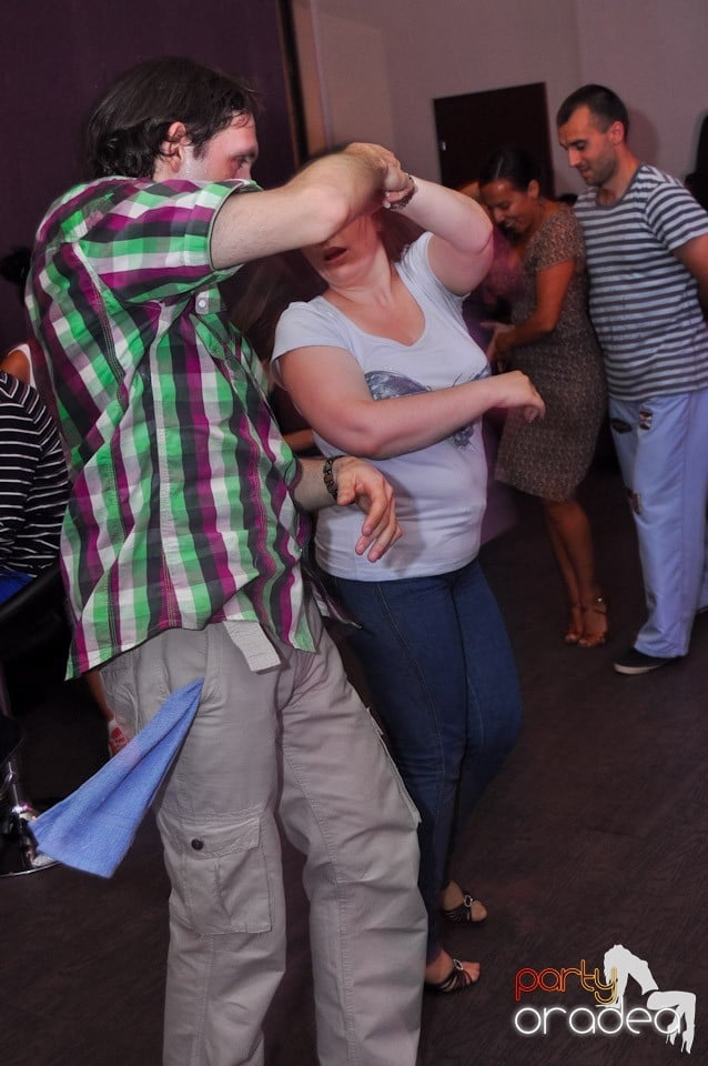 Blondy's Art Café: Dance all night!, 