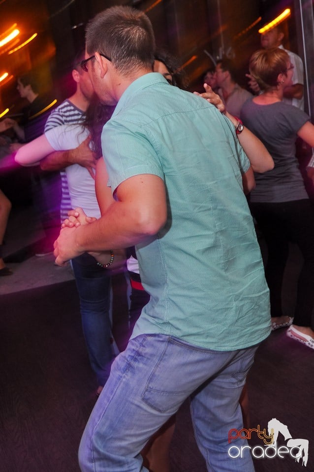 Blondy's Art Café: Dance all night!, 