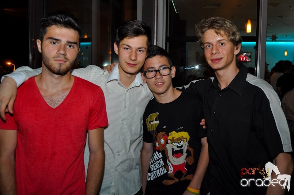 Blondy's Art Café: Dance all night!, 