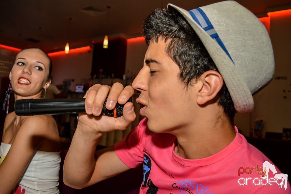 Blondy's Art Café - Karaoke, 